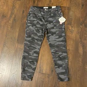 Women’s camo print pants